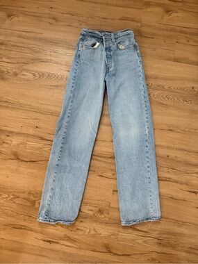 Levi's Light Wash Ribcage Straight-Leg Women's Jeans